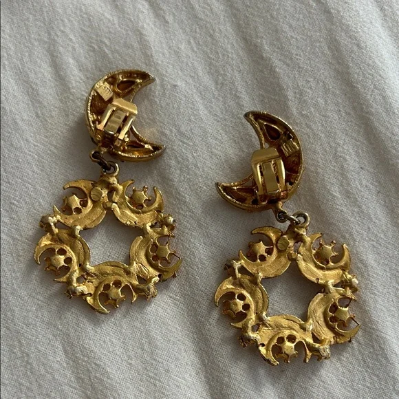 Vintage Gold Crescent Moon Clip on Earrings - Picture 2 of 2